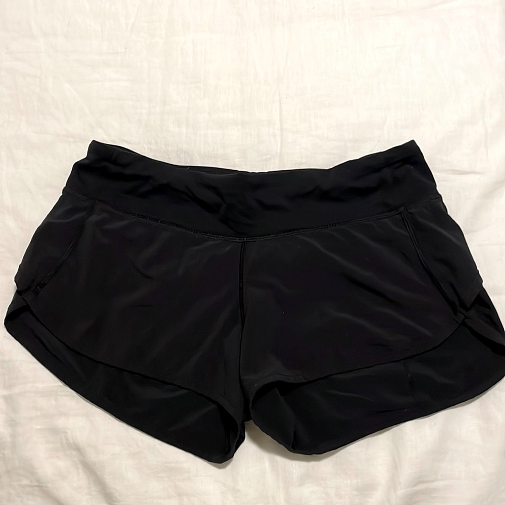 LULU LEMON SHORTS SIZE 4!!!!